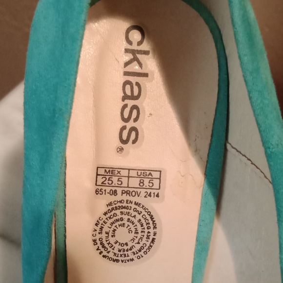 NWOT Class Wedge Heels - Picture 2 of 4